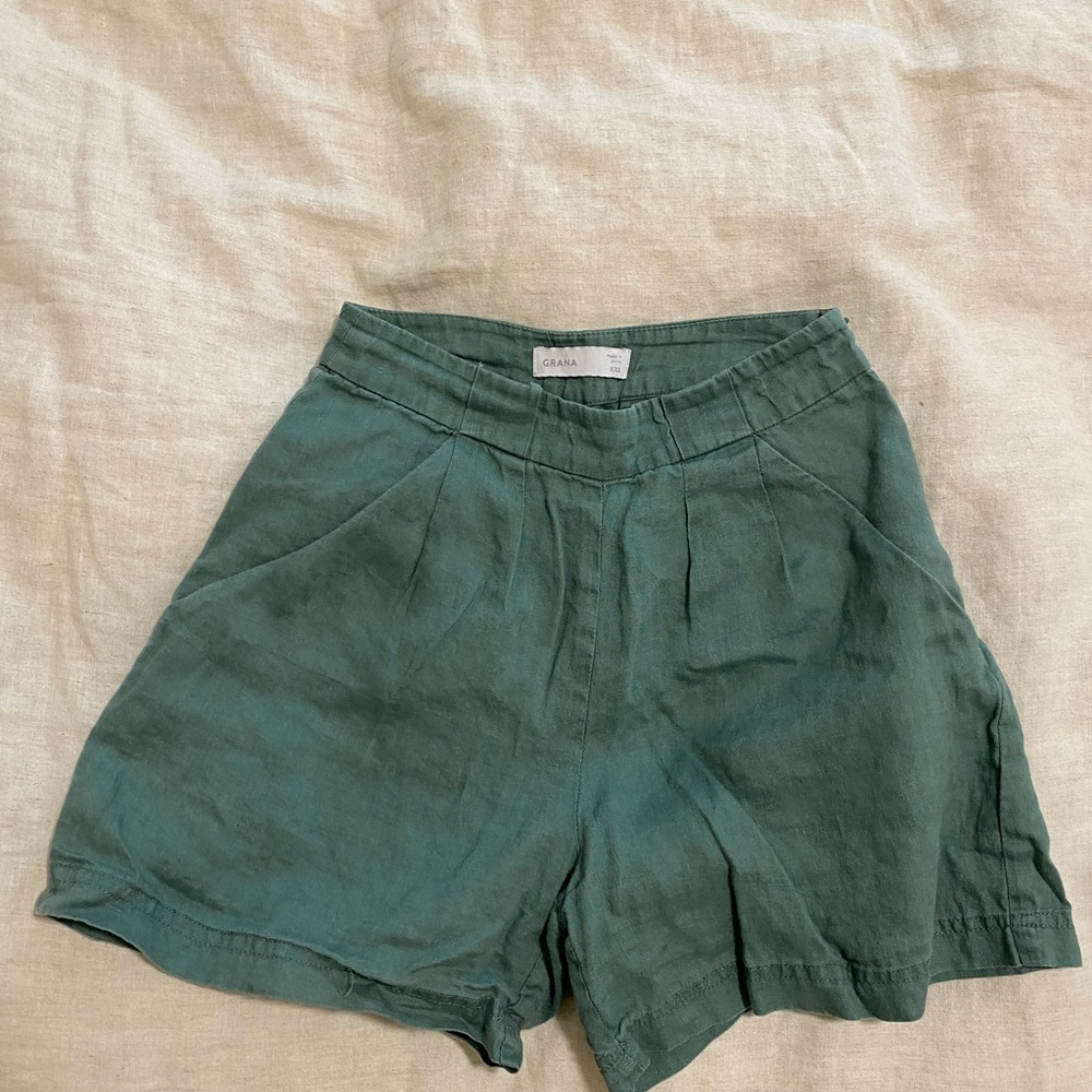 Grana Green Bermudas Relaxed Fit Linen Shorts